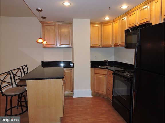 5th image of 1324 Locust St APT 206