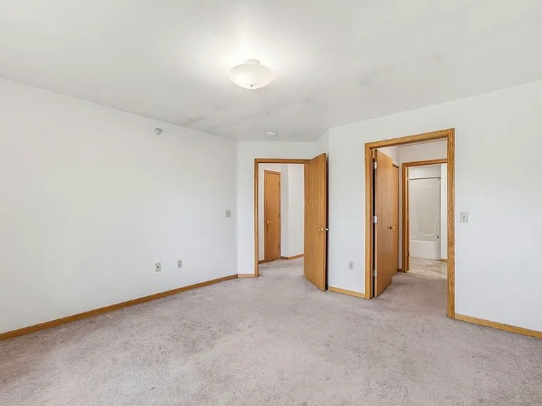 1425 Ellis Ave — Photo 3