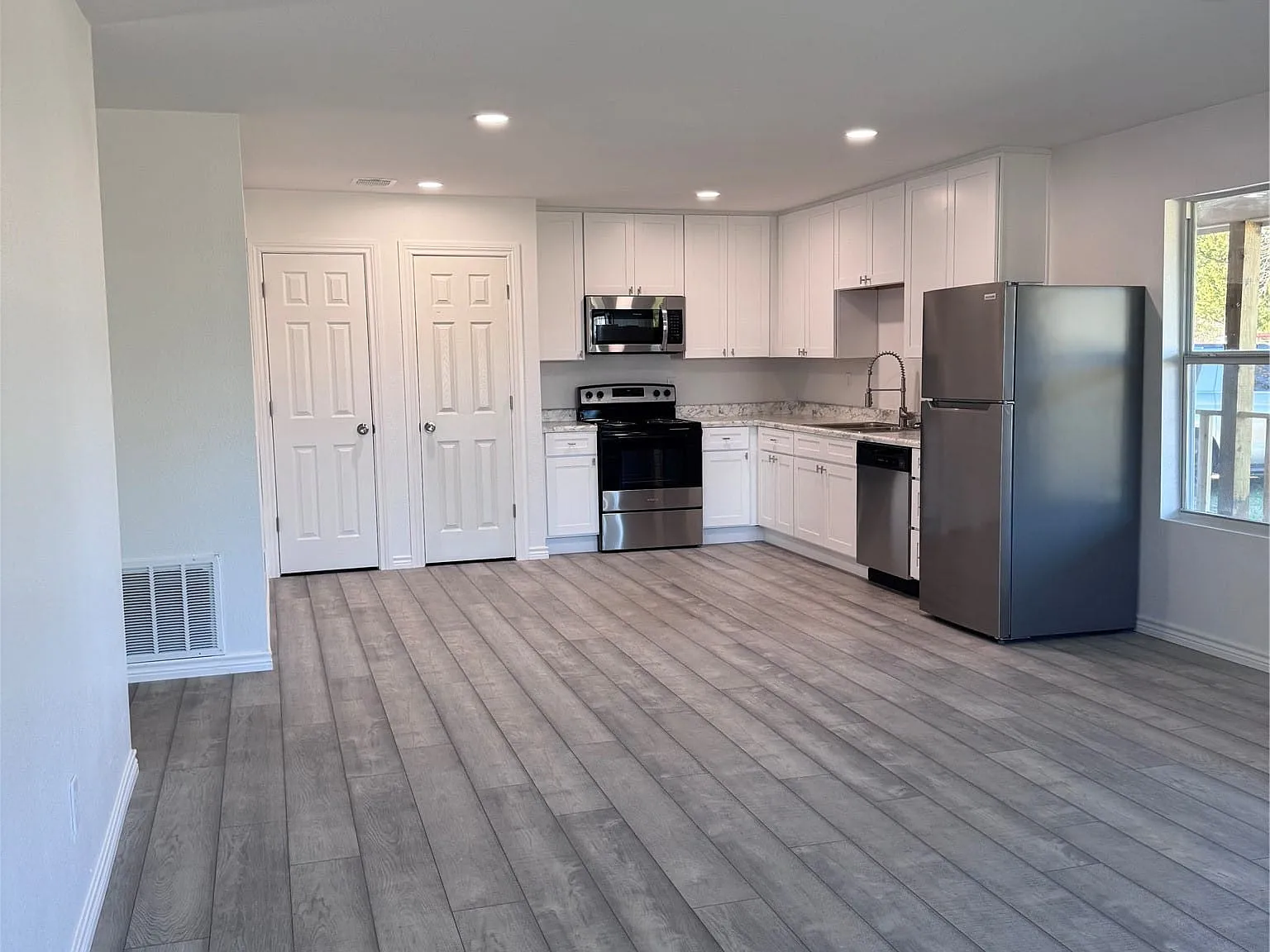 2 bed, 1.0 bath, 960 sqft, $1,450 — Photo 1