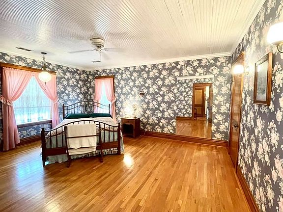 4th image of 205 Capehart St