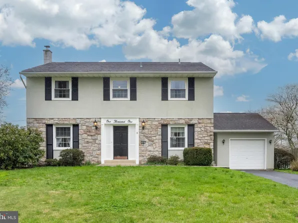 1001 Lake Ln, Pennsburg, PA 18073