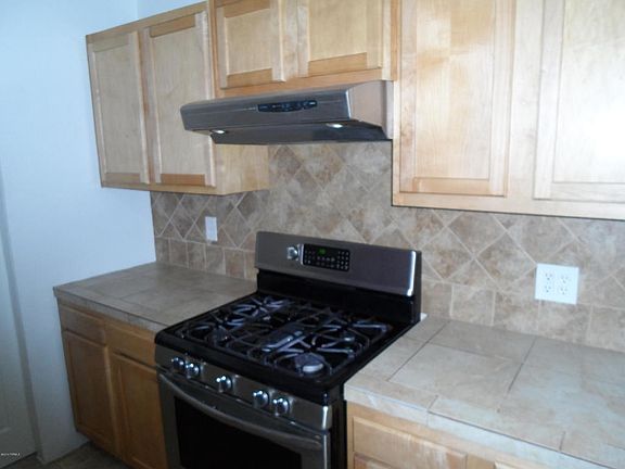 3rd image of 826 W Calle De Casas Lindas