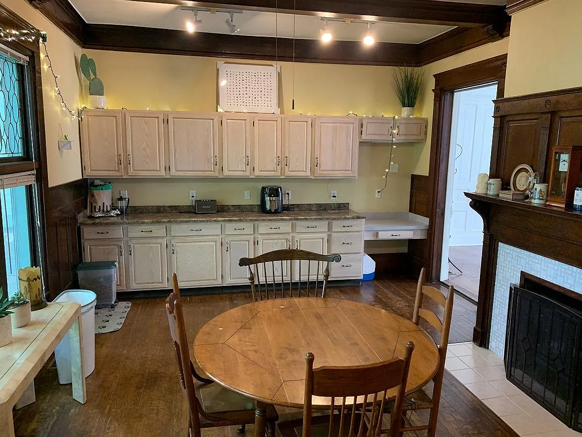 3 bed, 2187 sqft, $2,100 — Photo 4