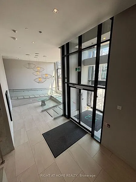 4208 Dundas St W — Photo 2