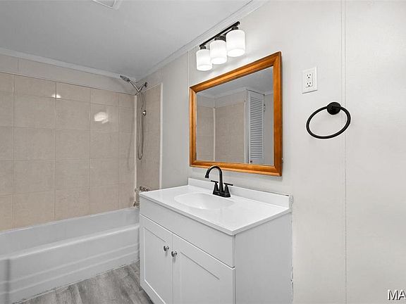 5th image of 3205 Ivanhoe Ave