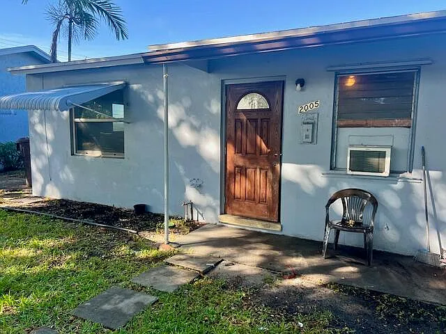 2 bed, 1.0 bath, 650 sqft, $1,700 — Photo 1