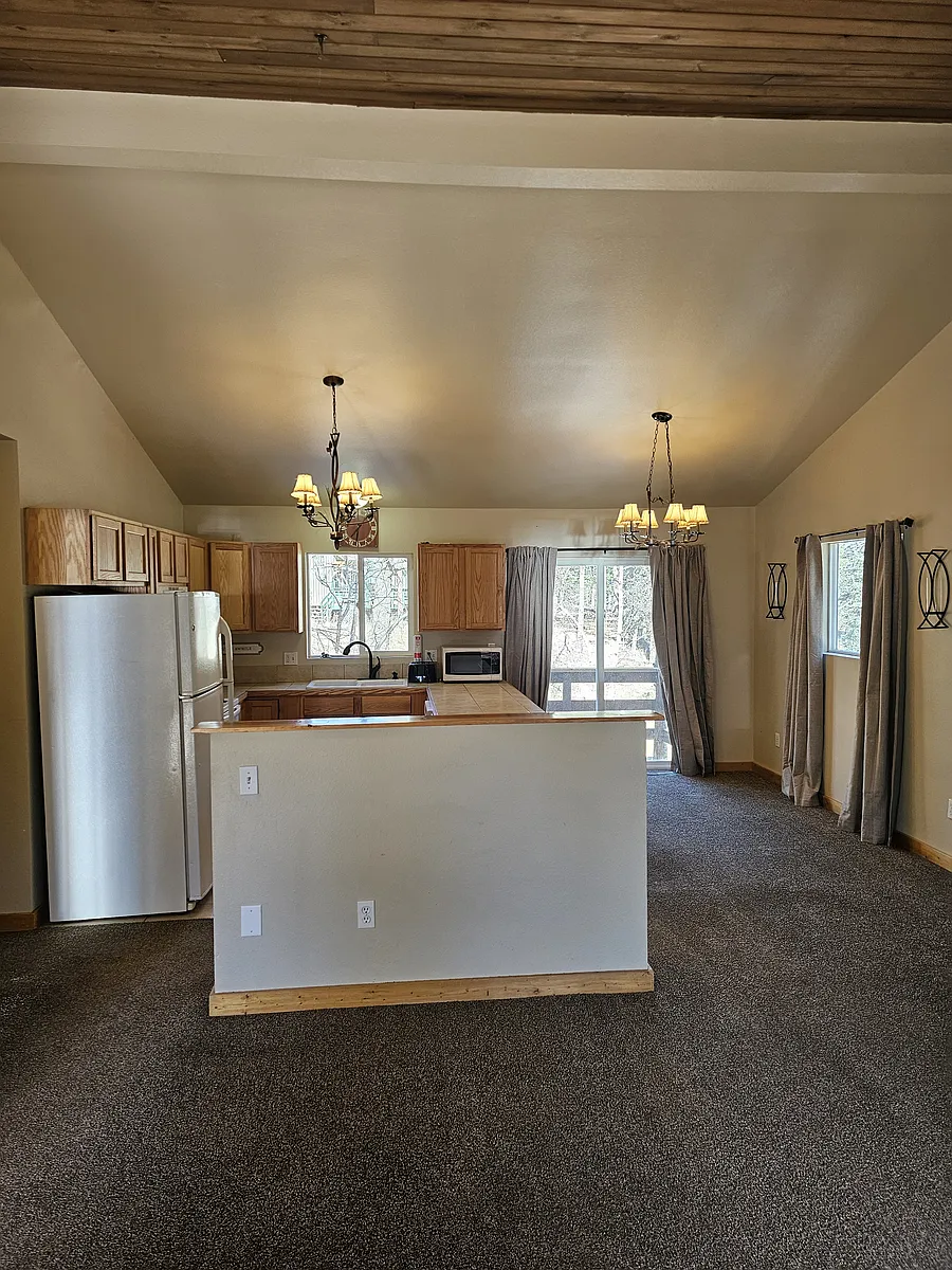 Building Photo - 252 Blossom Rd