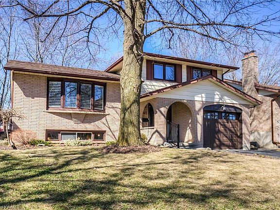 3rd image of 345 Thorncrest Dr