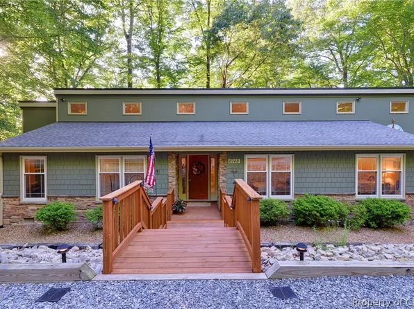 6748 Lakeshore Dr, Quinton, VA 23141
