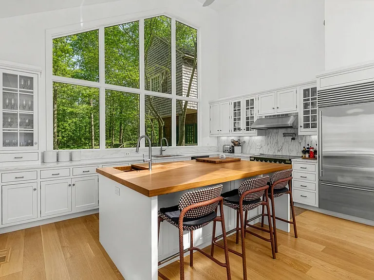 1280 Town Line Rd — Photo 8