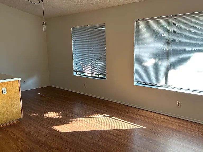 1020 Redondo Ave — Photo 3