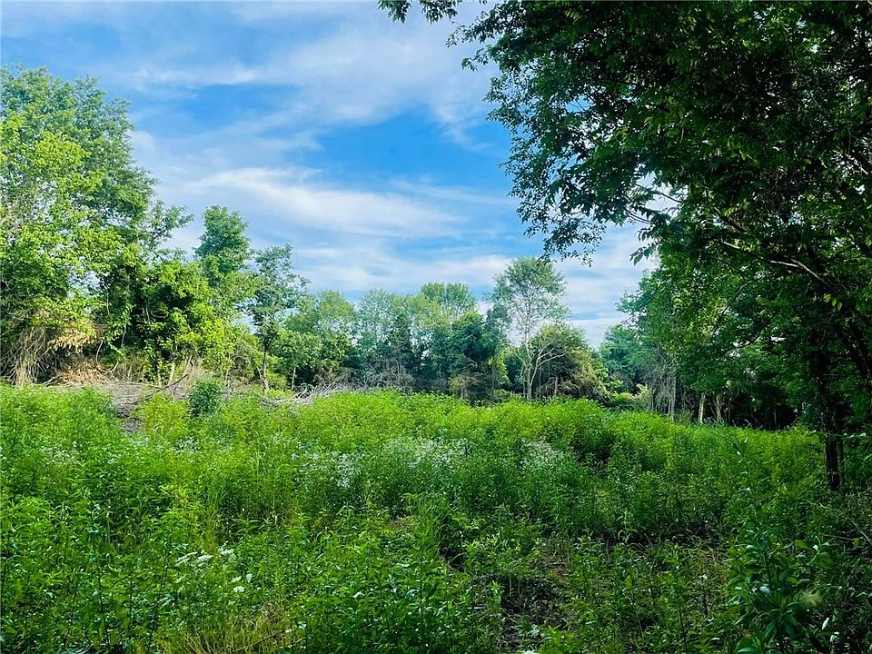 2nd image of 610 S Happy Hollow Rd