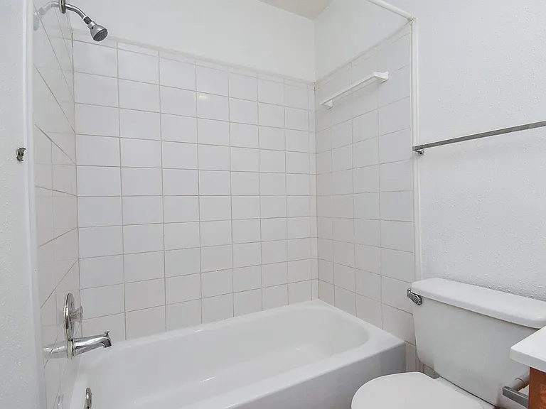 7822 Greenedge Dr — Photo 12