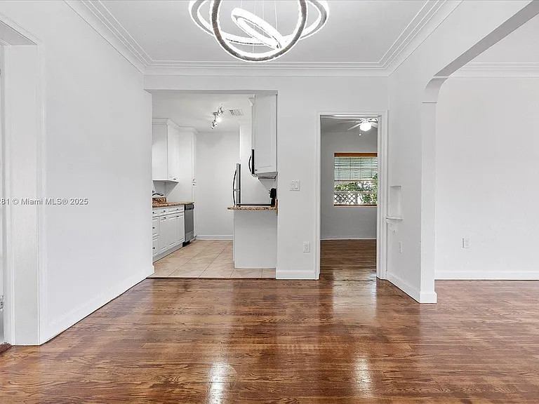 8826 Emerson Ave — Photo 5