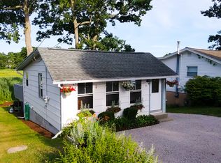 33 Waverly Park Rd, Branford, CT 06405