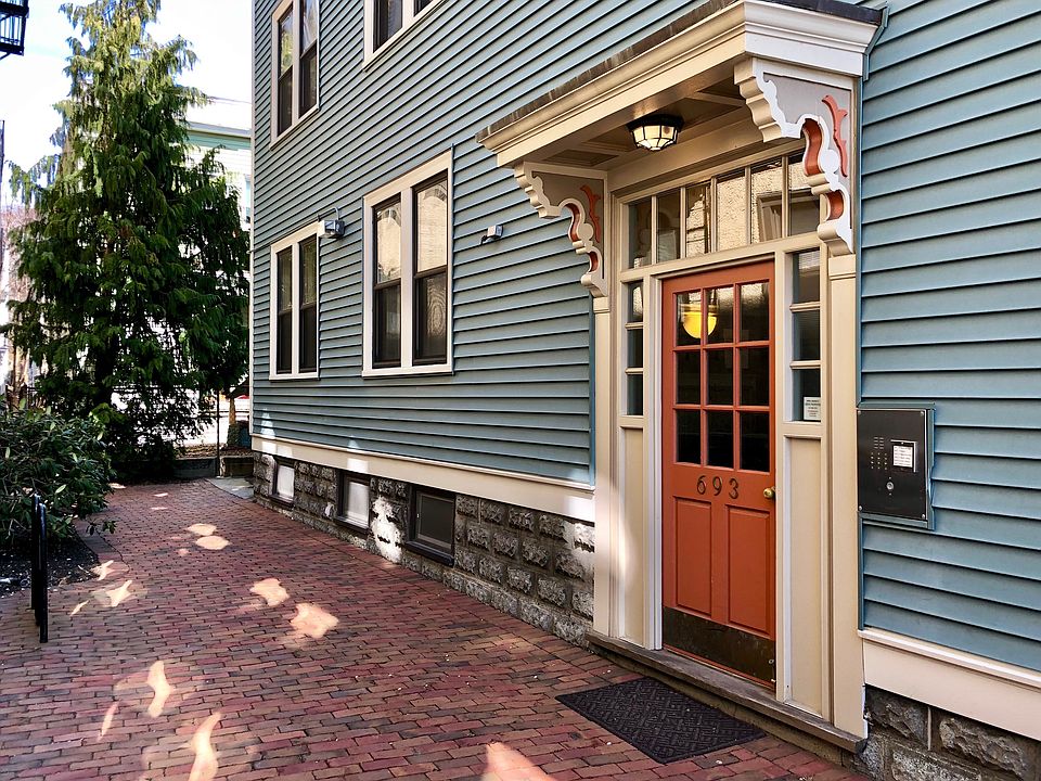 693 Somerville Ave