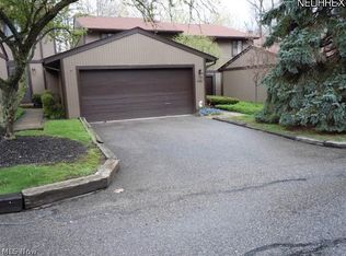 17586 Eastbrook Trl, Chagrin Falls, OH 44023