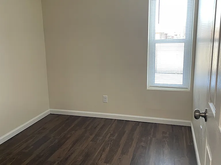 5919 Eisenhower Ct #B — Photo 7