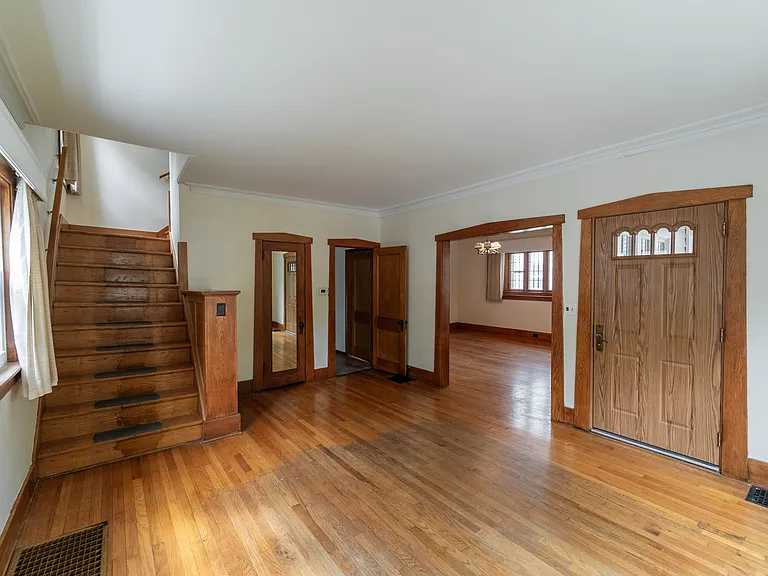 1040 Lake Michigan Dr NW — Photo 8