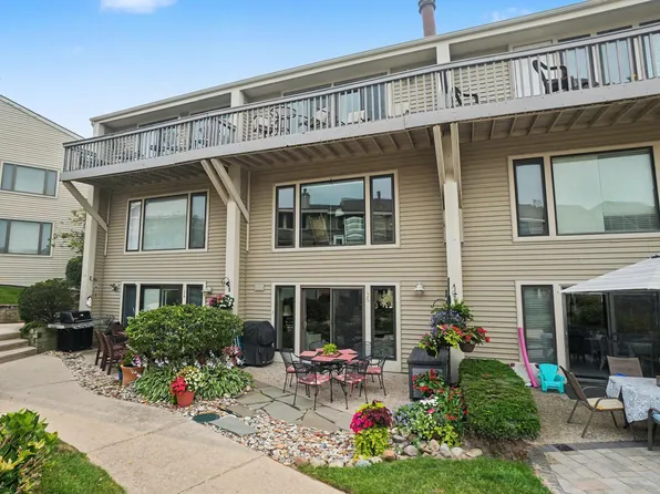 69 N Shore Dr APT 35, South Haven, MI 49090