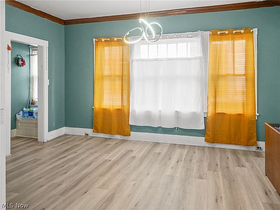 4th image of 320 E Auburndale Ave