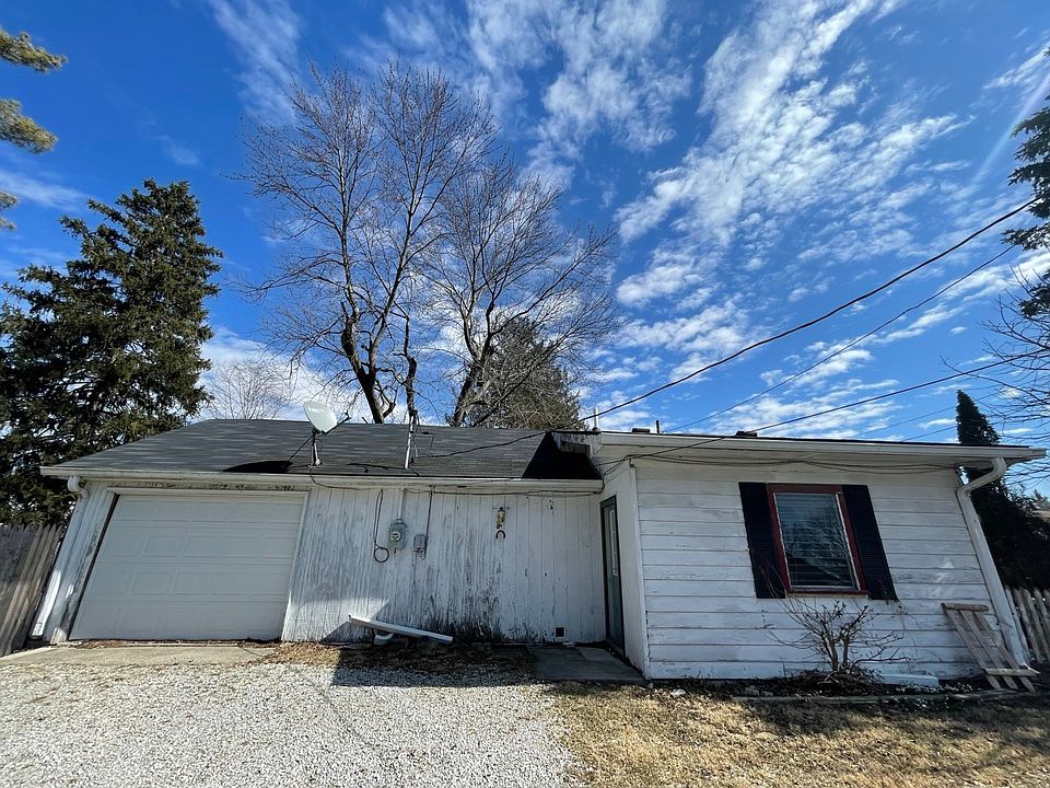 1st image of 458 N Fenton Ave