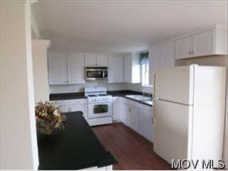 3rd image of 383 Paddock Green Dr