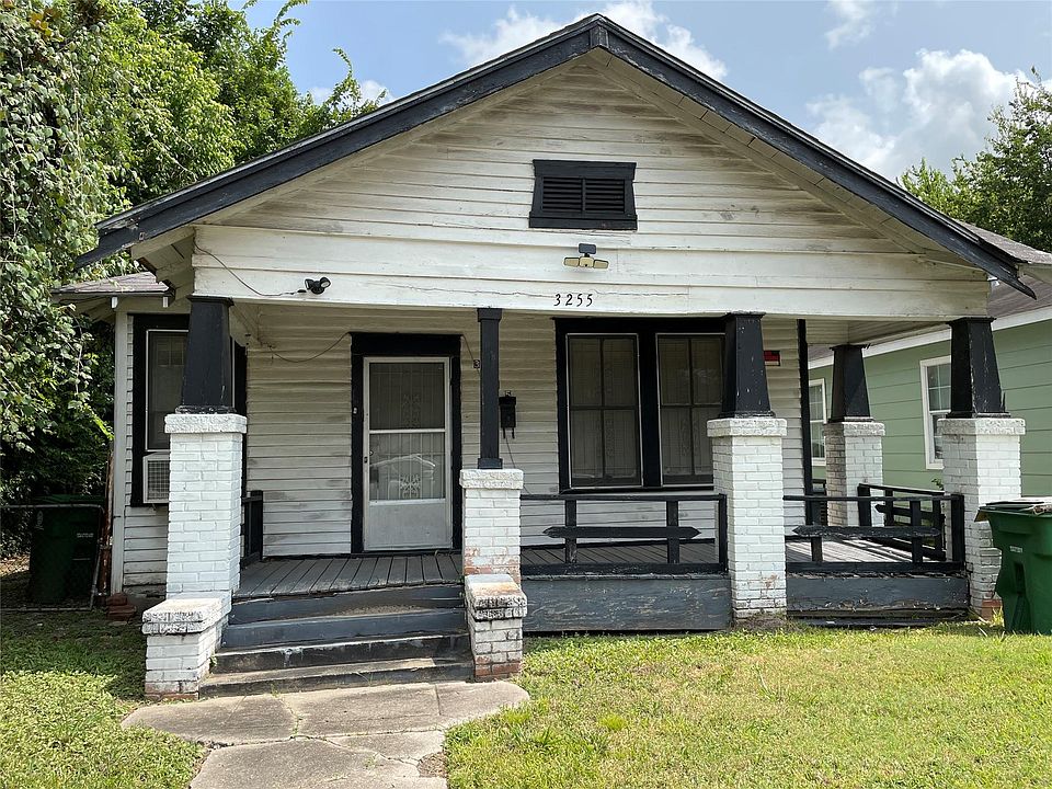 1st image of 3255 Reeves St
