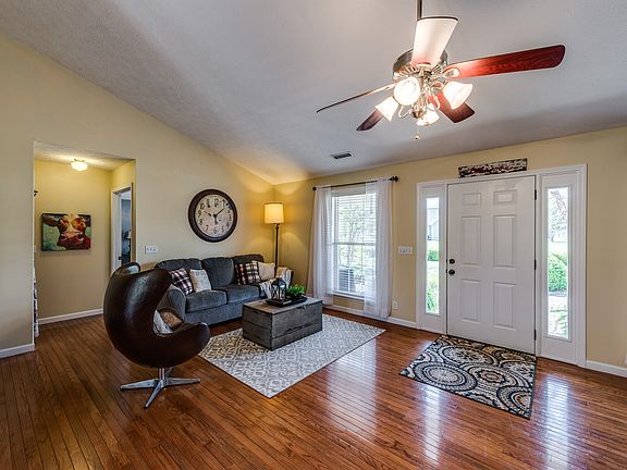 3rd image of 2923 Old Walton Cir