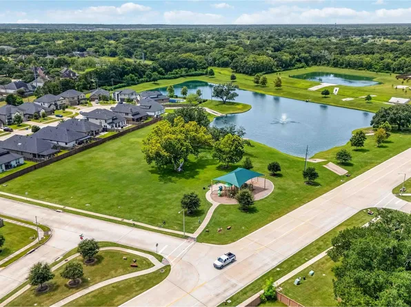 2433 Barton Creek Trail Dr, Friendswood, TX 77546