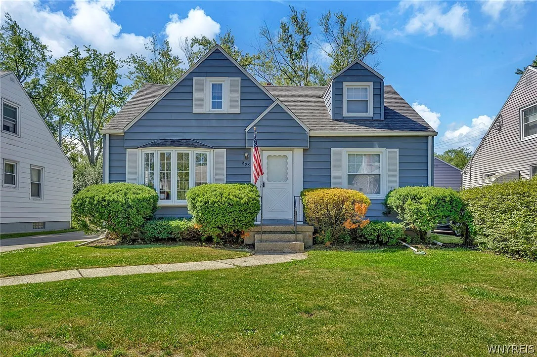4 bed, 1.5 bath, 1778 sqft, $2,495 — Photo 1