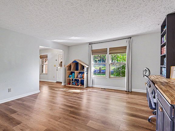 4th image of 6117 Redbud Ct