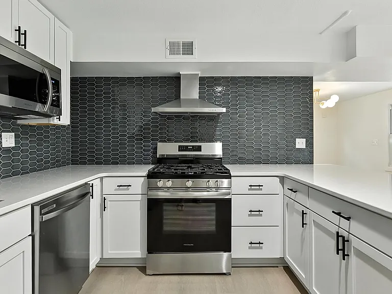 1132 S 33rd St #4 — Photo 6