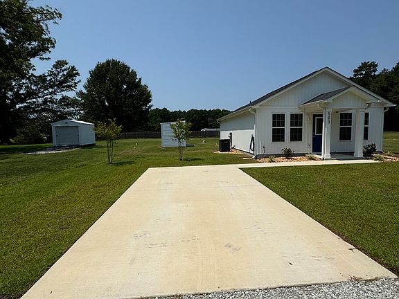 2nd image of 503 Pecan Tree Ln