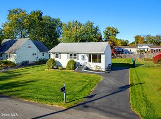 11 Amelia Dr, Schenectady, NY 12309
