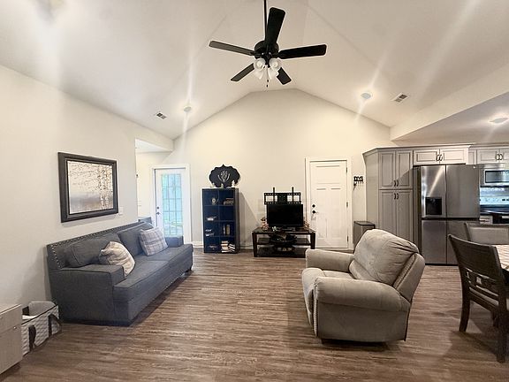 3rd image of 216 Nichols Dr