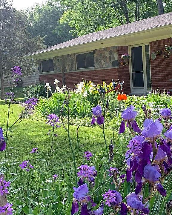 1st image of 25655 Larkin Ave
