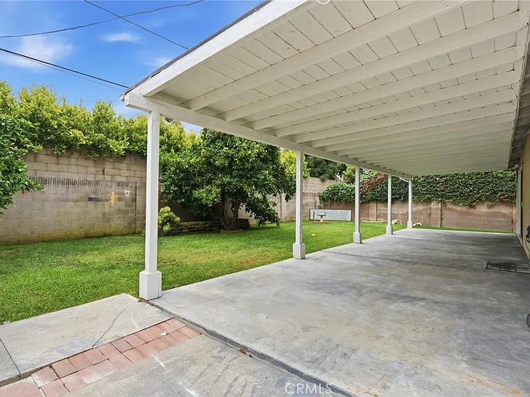559 Pierpont Dr — Photo 4