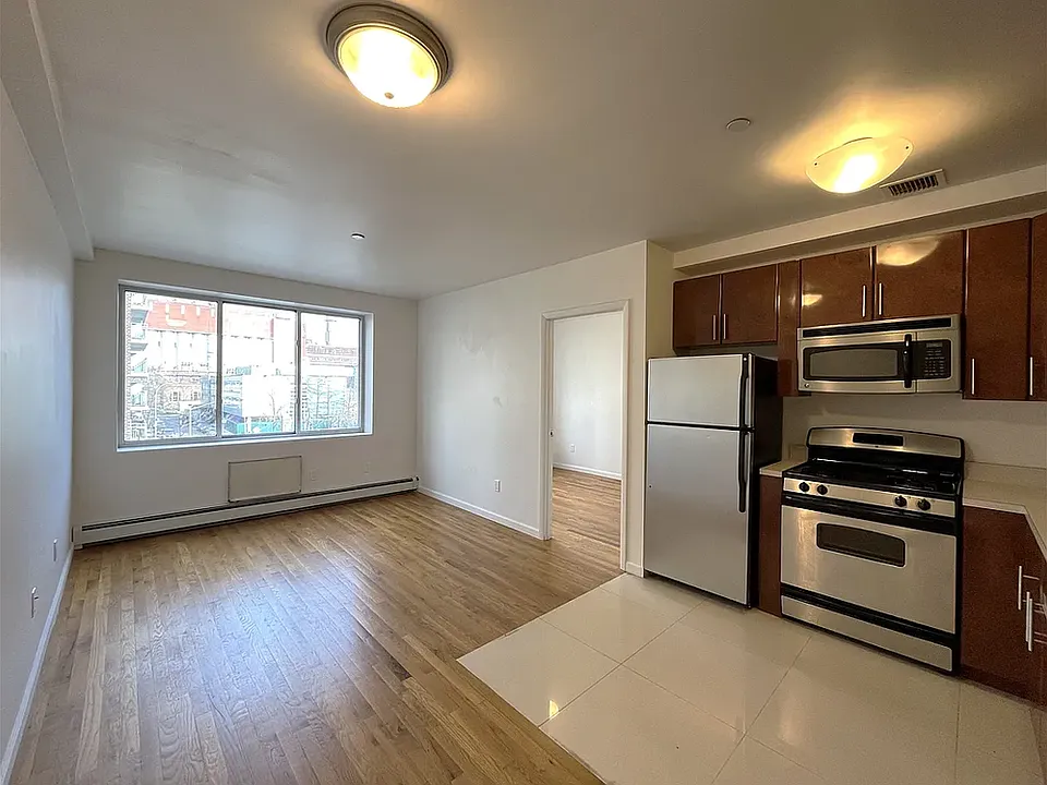 424 E 10th St #2A