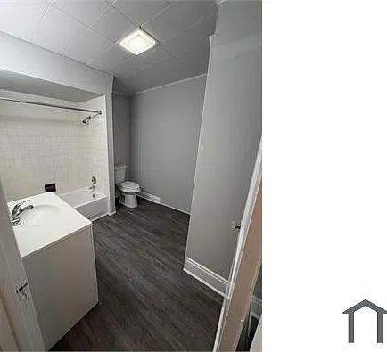 4529 Pearl Rd — Photo 4
