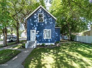 1724 2nd Ave N, Grand Forks, ND 58203