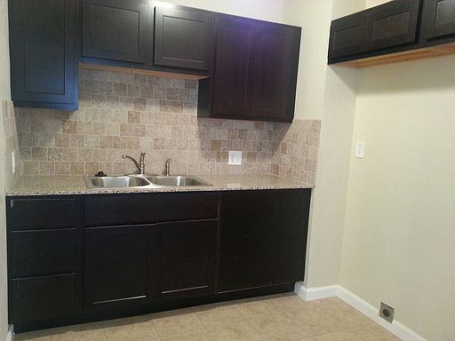 2nd image of 1009 NE 21st St APT D