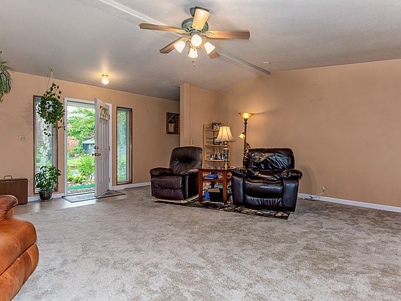 5th image of 2708 NE 84th St