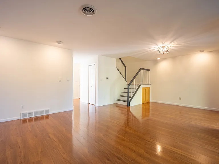 31 Pond Dr W — Photo 6