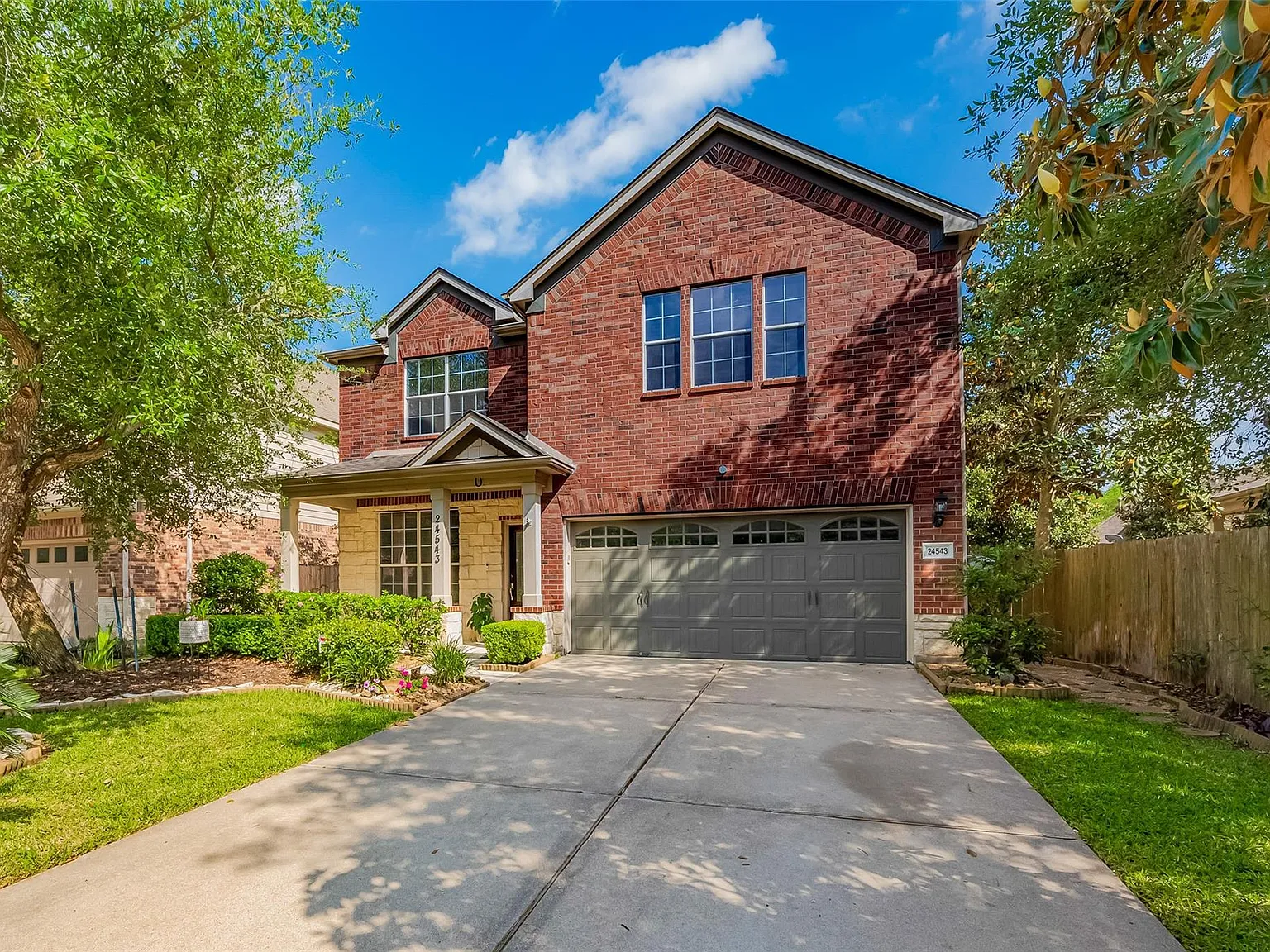4 bed, 2.5 bath, 2474 sqft, $2,700 — Photo 2