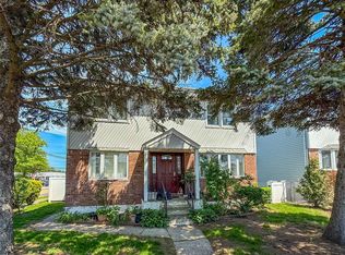 1 Palmer Pl, Valley Stream, NY 11580