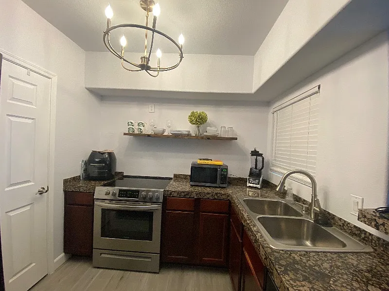 1 bed, 950 sqft, $1,989 — Photo 3