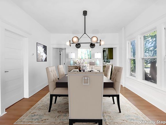 3rd image of 1000 24th Ave NE #1