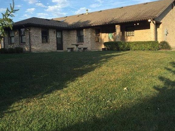 4th image of 590 Flanders Ave