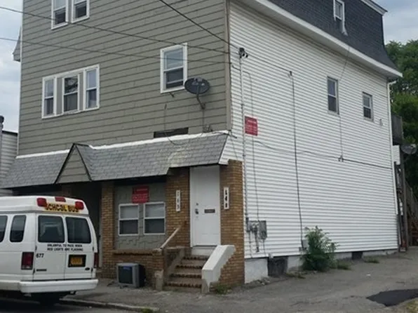 161 Lakeview Ave, Lowell, MA 01850